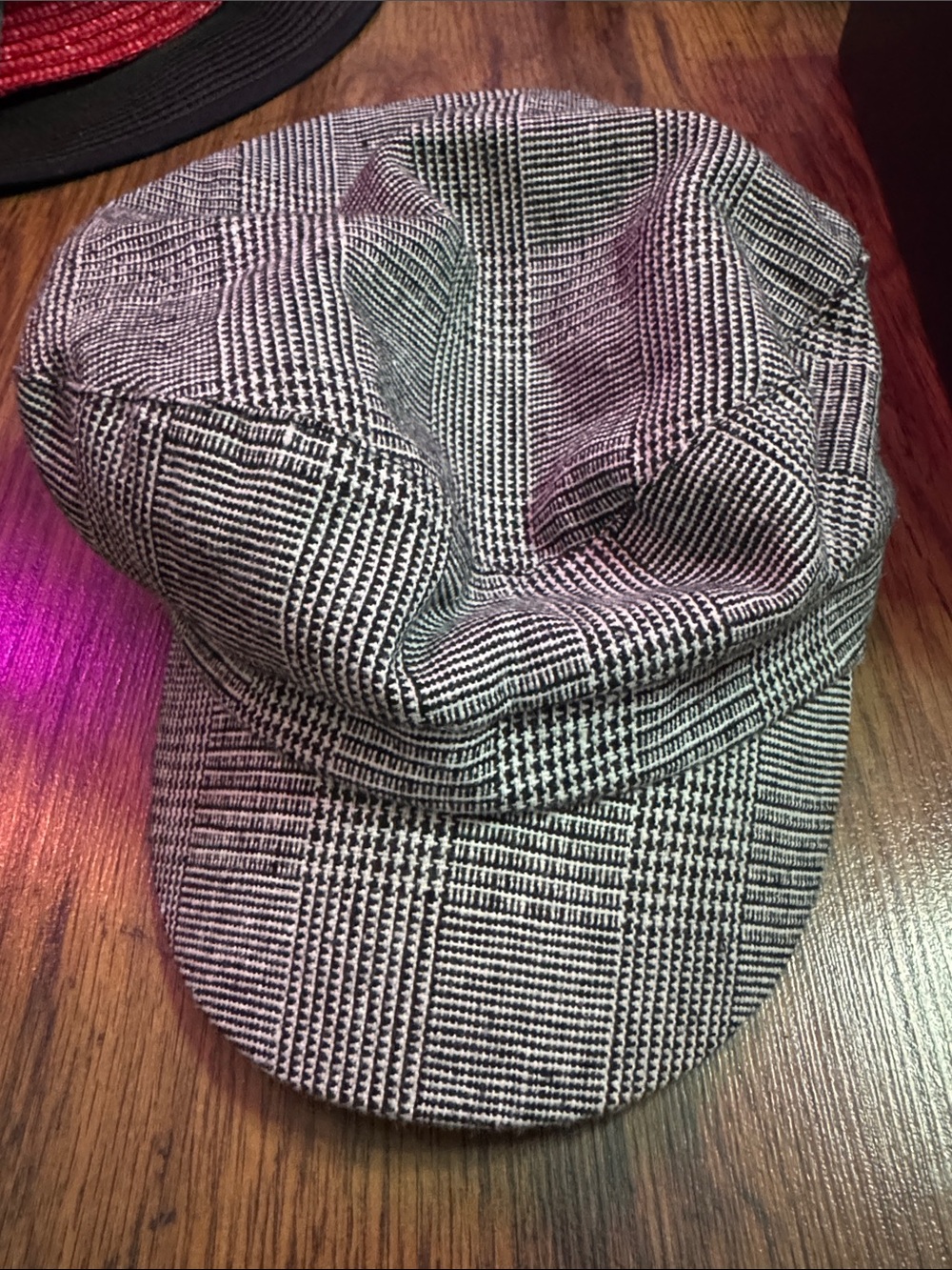David and Young Black and White Plaid Men's Newsboy Cap C2.B1.M